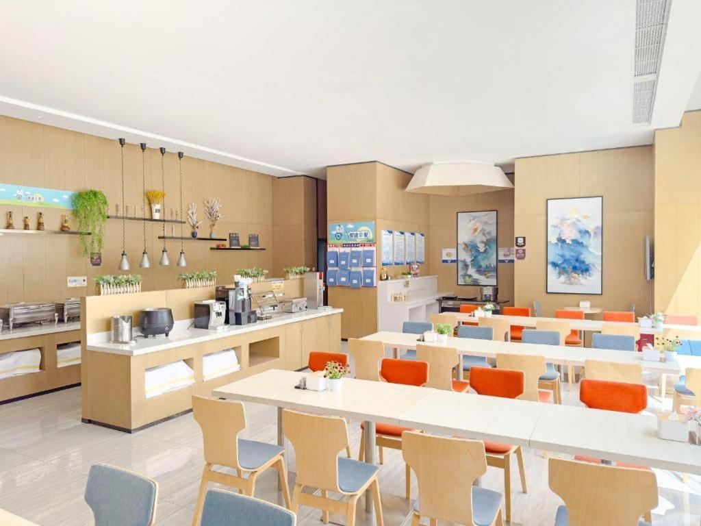Holiday Inn Express Zhangye By Ihg Exterior photo